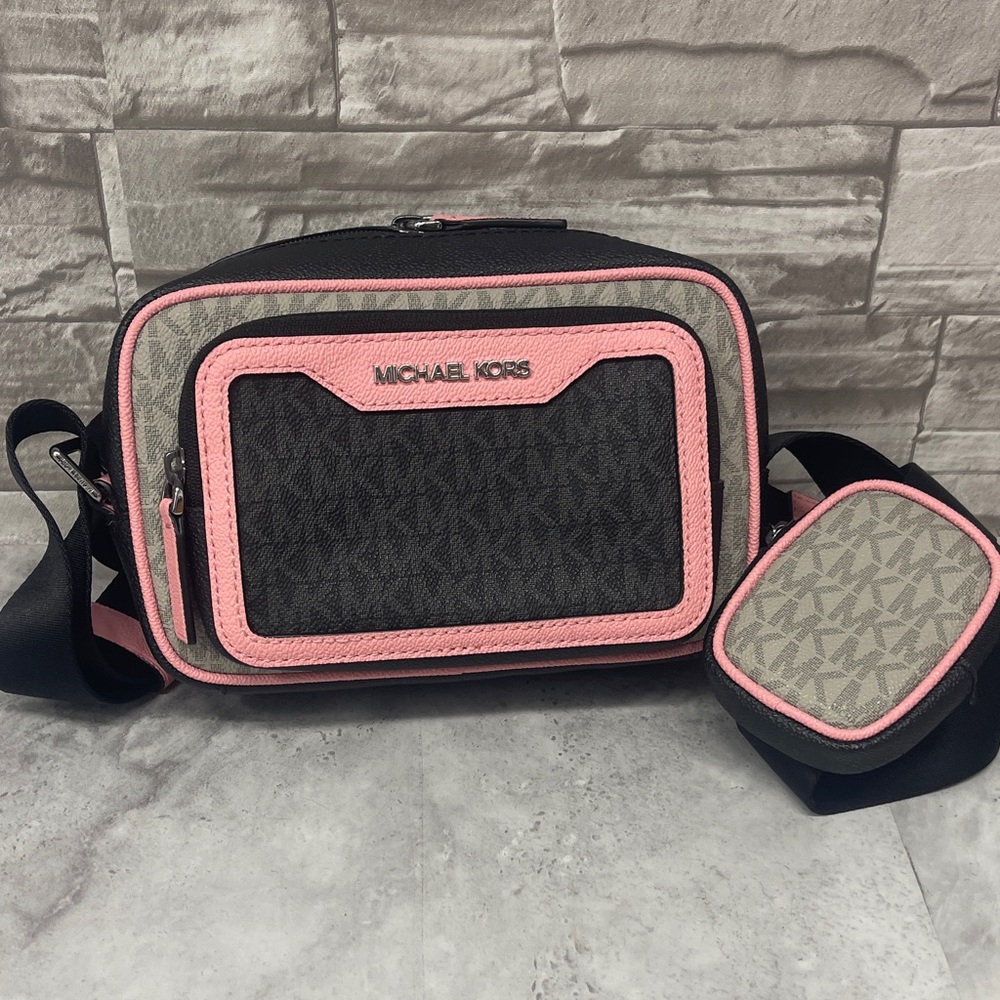 Michael Kors Cooper Colorblock Black and Pink Logo Camera Crossbody & Wallet Set - Picture 4 of 15